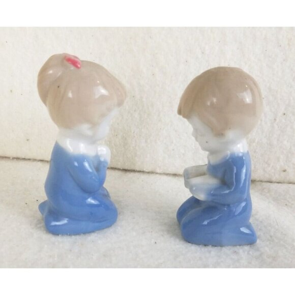 Kneeling Boy & Girl Praying, Porcelain. Japan 3" Vintage soft blues figurines - Picture 2 of 7
